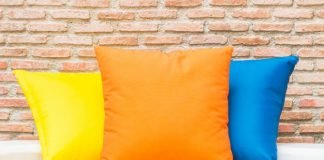 Free Cushion Mockup