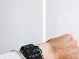 Free Apple Watch Mockup PSD Template