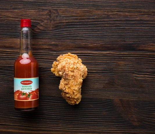 Free Tomato Sauce Bottle Mockup PSD Template