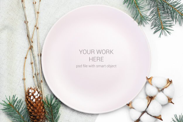 Plate mockup with cotton and conifer branch Premium Psd