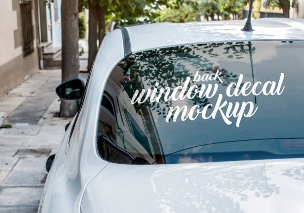 Window decal mockup on the back window of a white sedan car Premium Psd