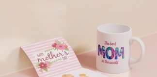 Free Close-up mothers day greeting card with mug Mockup PSD Template