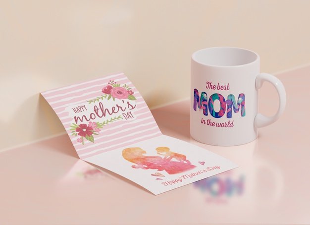 Free Close-up mothers day greeting card with mug Mockup PSD Template
