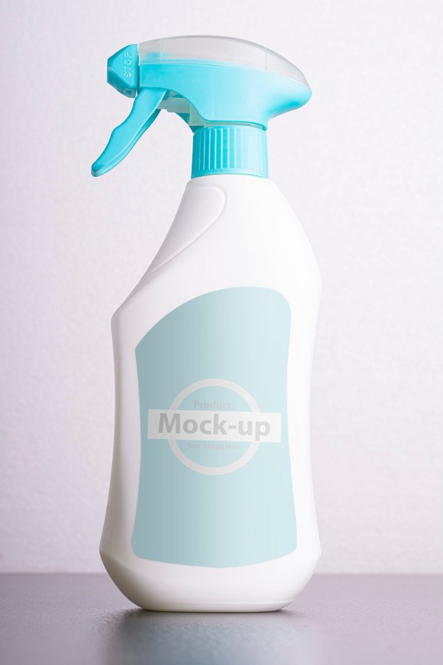 Cleaning liquid bottle in front of light gray Premium Psd