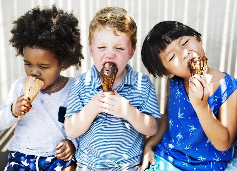 Three Children Eating Ice Cream PSD Presentation design idea