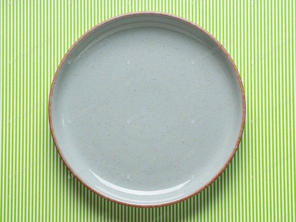 Gray dish mockup on green background (1)