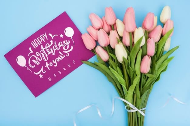 Top view of happy birthday bouquet of tulips with card for anniversary celebration Free Psd (1)