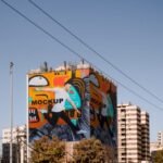 Billboard mockup wrapped around building Free Psd