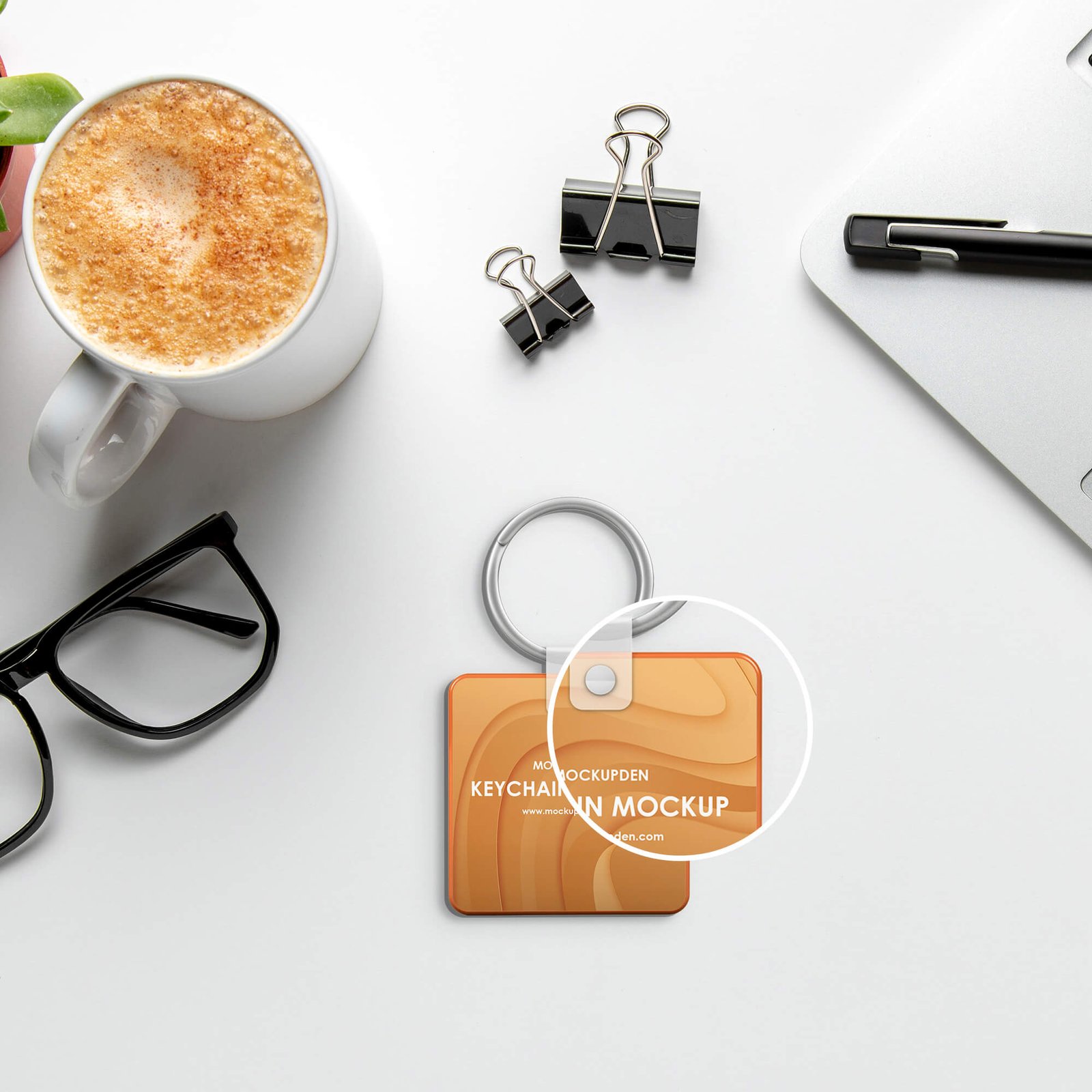 Close Up Of a Free Keychain Mockup PSD Template