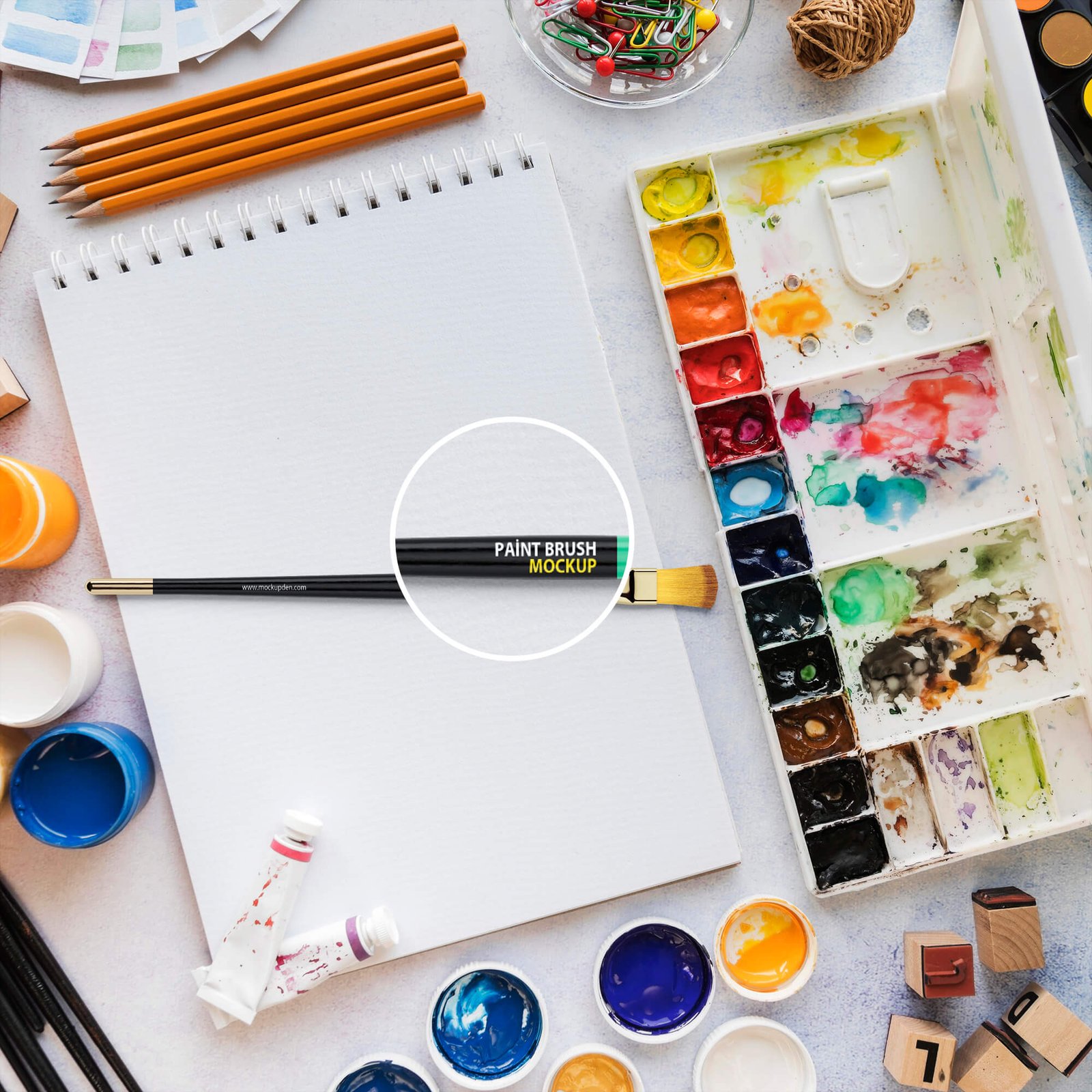 Close Up Of a Free Paint Brush Mockup PSD Template