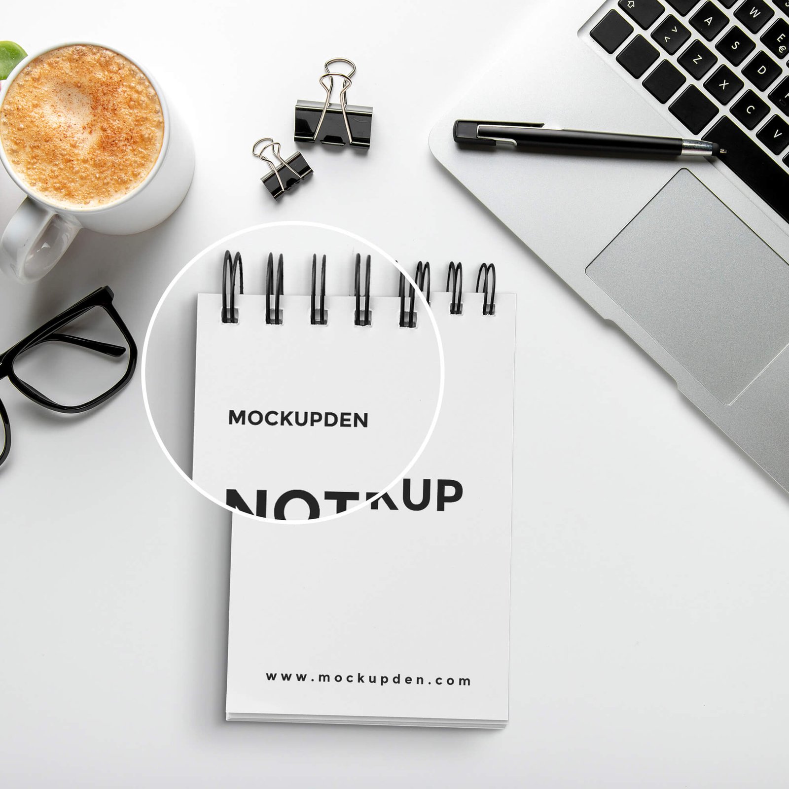 Close Up Of a Free Note Mockup PSD Template (1)