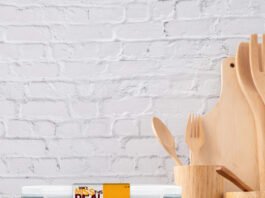 Free Plastic Box Mockup PSD Template (1)