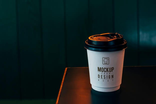 Mockup of a disposable coffee cup Free Psd (1)