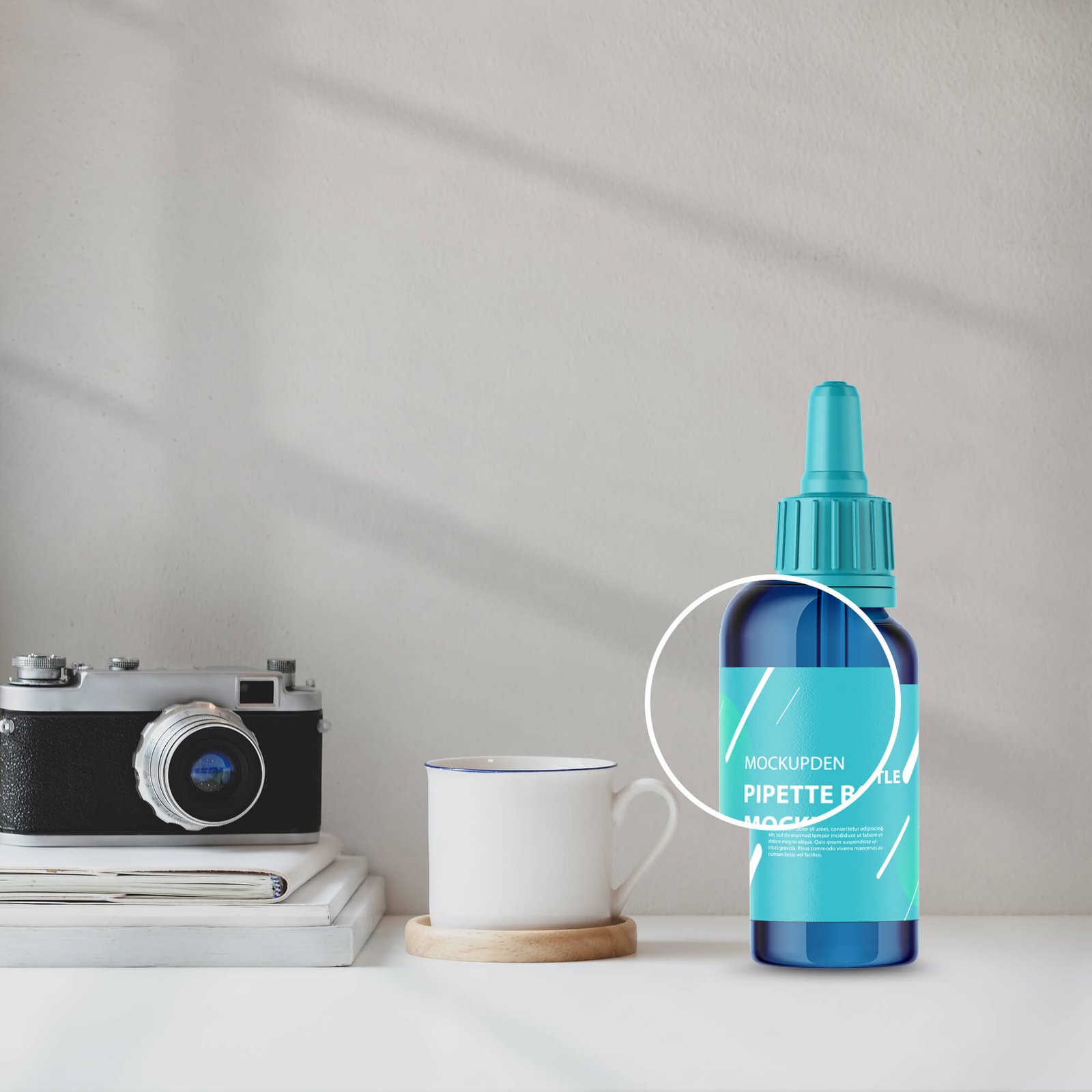 Close Up Of a Free Pipette Bottle Mockup PSD Template