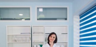 Free Clinic Mockup PSD Template