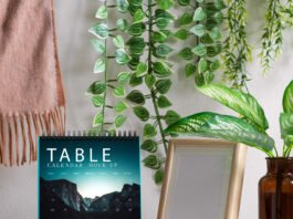Free Table Calendar Mockup PSD Template