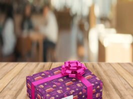 Free Gift Box Packaging Mockup PSD Template