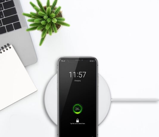 Free Wireless Charger Mockup PSD Template