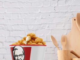Free kfc Bucket Mockup PSD Template