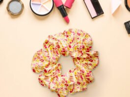Free Scrunchie Mockup PSD Template (1)